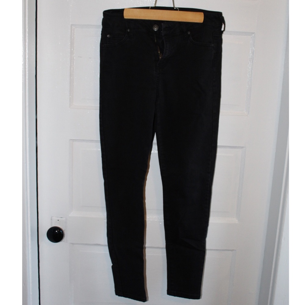 Stretchy Skinny Women’s Black Jean
